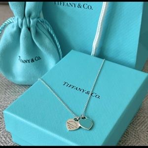 Tiffany Blue® Double Heart Tag Pendant
in Silver